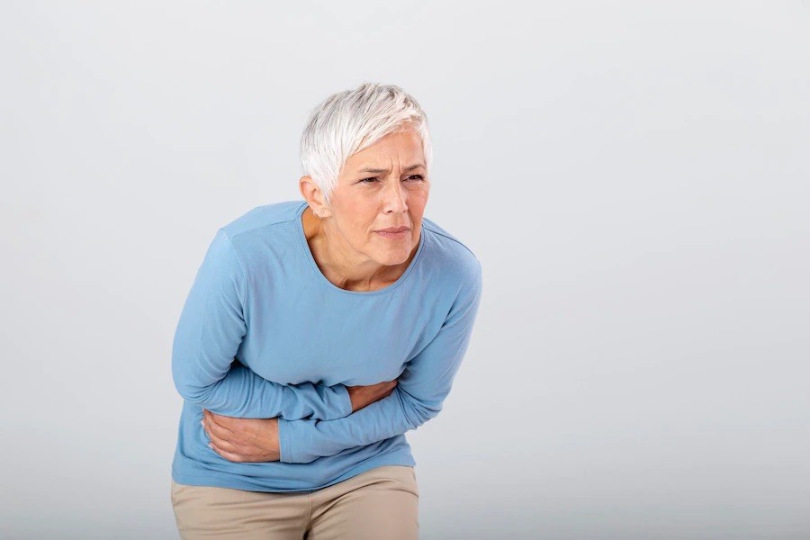 Saiba quais problemas intestinais se tornam mais comuns com o envelhecimento