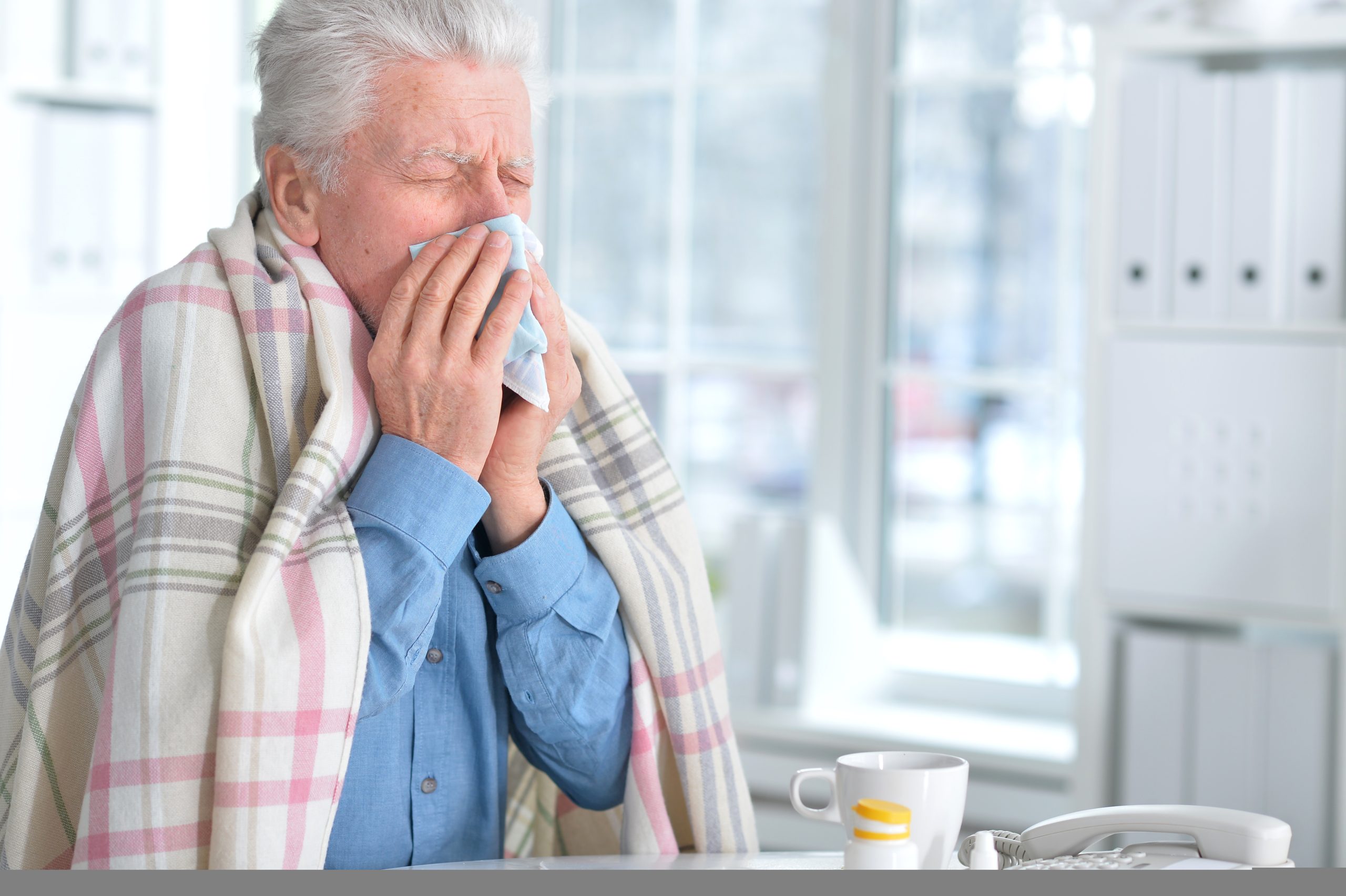 Como prevenir doenças respiratórias nos idosos durante o inverno?